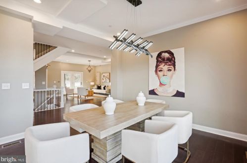 6615 Gude Ave, Silver Spring MD 20912-4827 exterior