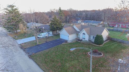 206 Red Bud Dr, Joliet, IL 60433-2929