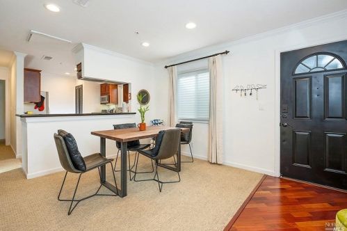 216 Foss Creek Cir, Healdsburg, CA 95448-4294