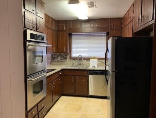 1784 Canberra Dr, Stone Mountain, GA 30088-3609