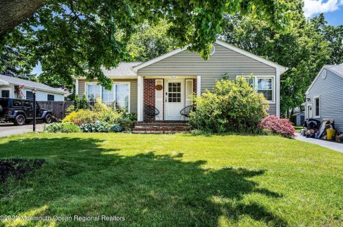20 Ann St, East Freehold NJ  07728-1944 exterior