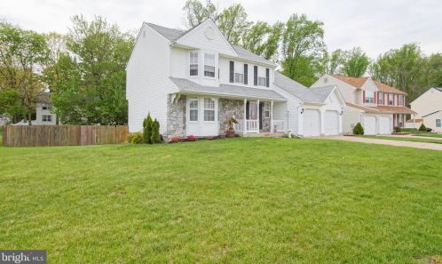 16 Daffodil Dr, Erial, NJ 08081-4150