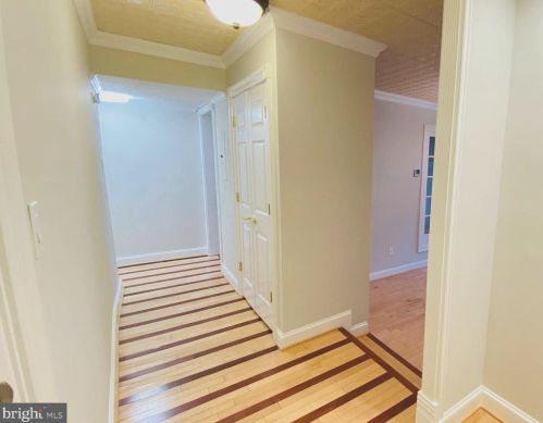 1637 Parkcrest Cir, Herndon, VA 20190-4933