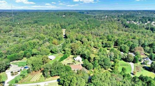 3889 Pineybrook Dr, Loganville, GA 30052-3624
