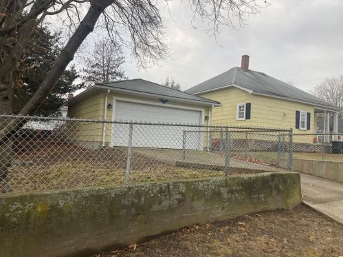 118 Maple St, Lincoln, RI 02838-1507