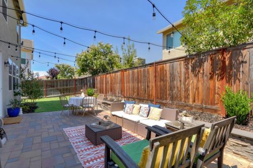 9979 Asilomar Ln, Elk Grove CA  95757-2549 exterior