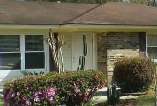 407 Simpson St, Hinesville, GA 31313-3747