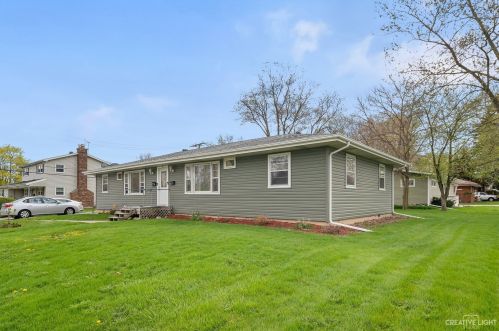 24 Willow Way, North Aurora, IL 60542-1566