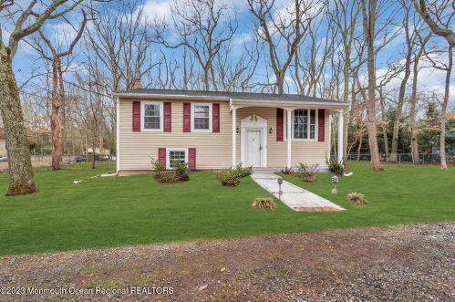 15 Oakland Dr, Jackson Twp, NJ 08527-2724
