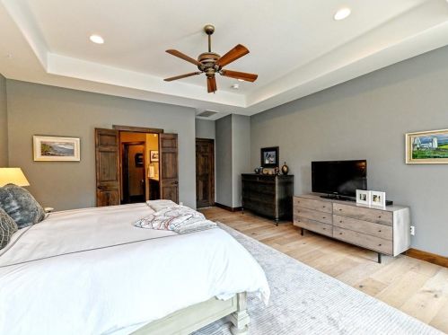 1501 Cyn Edge Dr, Austin TX  78733-2000 exterior