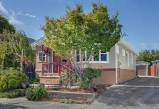 1533 Carleton St, Berkeley, CA 94703-1812