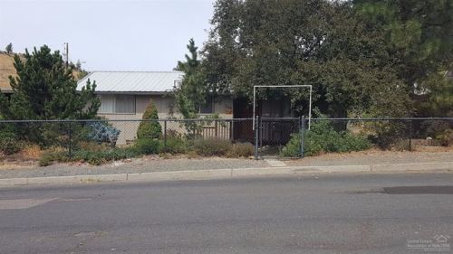 340 G St, Metolius, OR 97741-1240