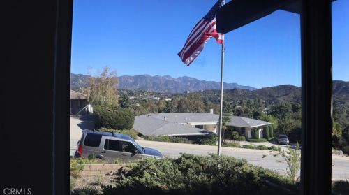 3345 Country Club Dr, Glendale CA  91208-1717 exterior