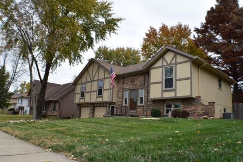 6131 Greenwood St, Shawnee Mission, KS 66216-1541