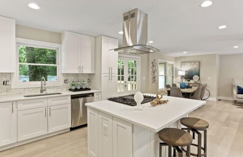 4904 Lakeside Dr, Atlanta GA  30360-1760 exterior