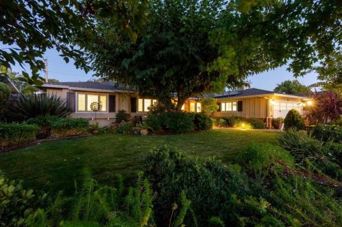 1869 Walnut Dr, Mountain View, CA 94040-4003