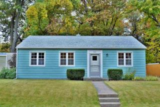 935 40th Street Ct, Moline, IL 61265-2456