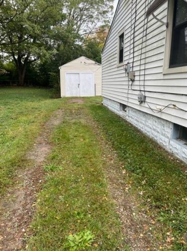 140 Lawnview Ave, Springfield, OH 45505-1431