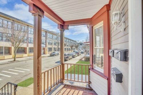 103 9th St, Newark, NJ 07107-1138