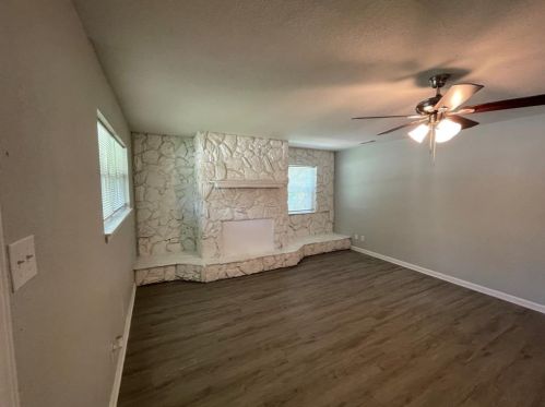 5748 Bowling Dr, Fort Worth TX  76148-3422 exterior