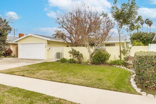 8352 Munster Dr, Huntington Beach, CA 92646-5029
