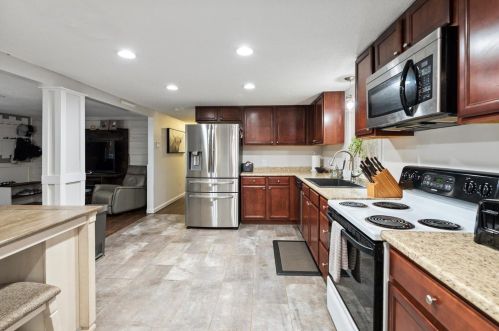 215 Fox Farm Rd, New Ipswich, NH 03071-3812