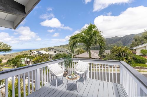 1111 Kaumoku St, Honolulu HI  96825-1303 exterior