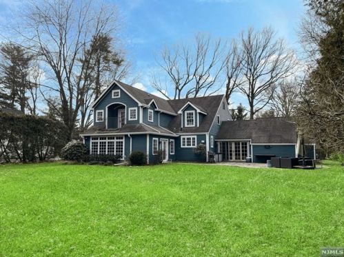 722 Soldier Hill Rd, Oradell, NJ 07649-1202