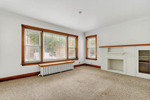 3712 Cornelia Ave, Chicago, IL 60618-1705