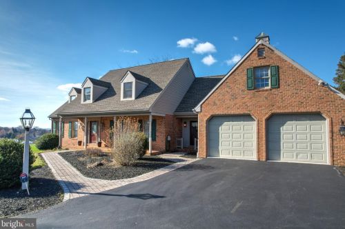 2045 Rockvale Rd, Lancaster PA  17602-1405 exterior