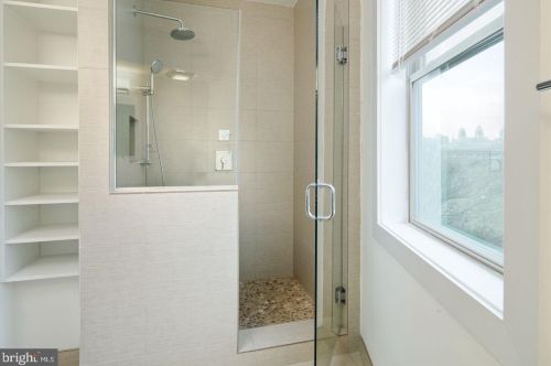 920 Front St, Philadelphia PA 19123-4304 exterior