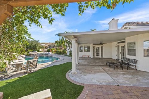 6528 Blackwood St, Riverside CA  92506-6240 exterior