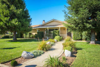 7130 Granada Dr, Redding, CA 96002-9785