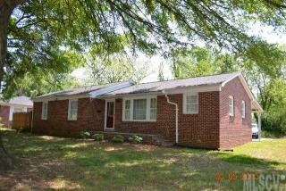1735 2nd Ave, Hickory, NC 28601-5857