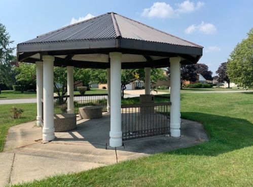8801 Golf Rd, Niles IL  60714-5709 exterior