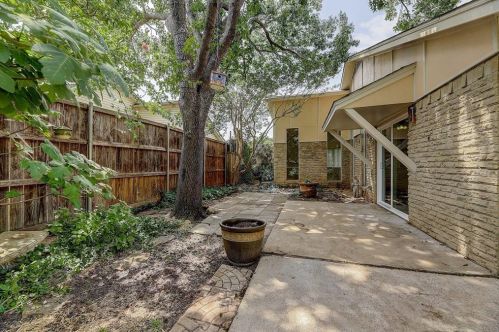 2007 Cedarwood Dr, Carrollton TX 75007-5406 exterior