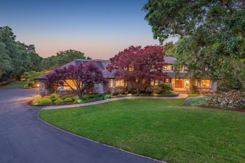 25601 Fernhill Dr, Los Altos, CA 94024-6335