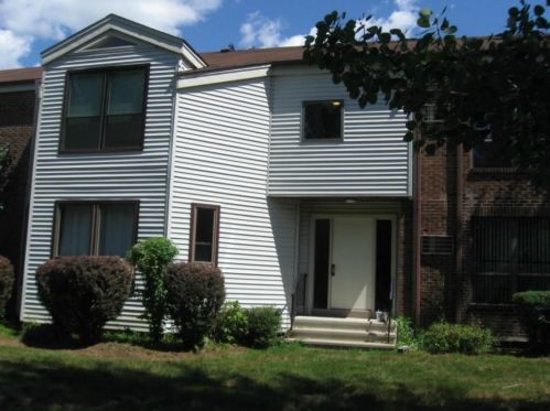 92 Wellington Dr, Farmington, CT 06032-3223