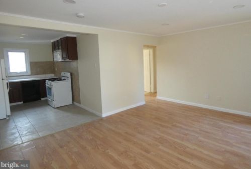 97 Theresa St, Trenton, NJ 08618-1529