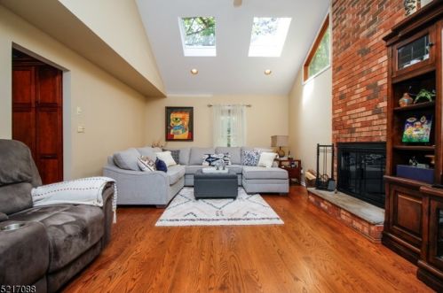 7 Wooded Hl Ln, Dover NJ  07869-3821 exterior