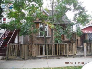3258 Paulina St, Chicago, IL 60657-1005