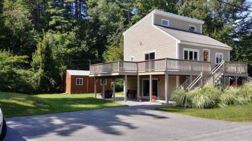 44 Bay St, Goffstown, NH 03045-2633