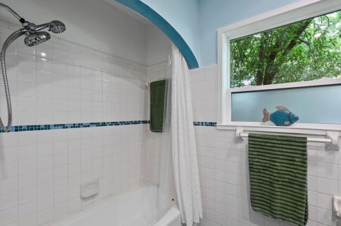 1440 El Campo Dr, Dallas TX  75218-3520 exterior