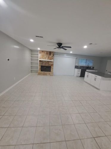 11801 Broad Oaks Dr, Austin TX  78759-3715 exterior