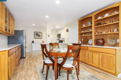 3381 El Monte Dr, Concord CA  94519-2806 exterior