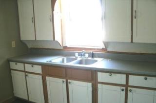 2020 Division St, Springfield MO  65802-1410 exterior