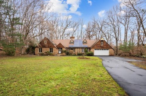 1 Downing Ln, Warwick, RI 02886-4228