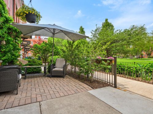 1009 Kingsbury St, Chicago, IL 60610-3772