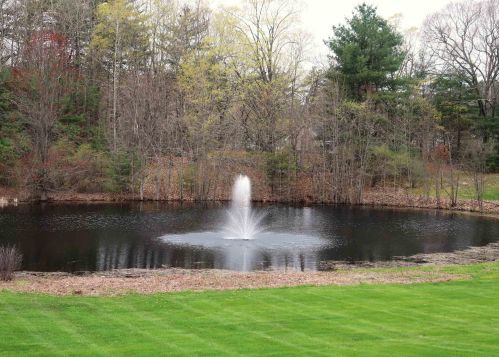 425 Ledgeview Dr, Rochester, NH 03839-5625