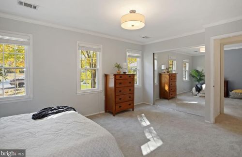 2300 Toddsbury Pl, Herndon, VA 20191-1623